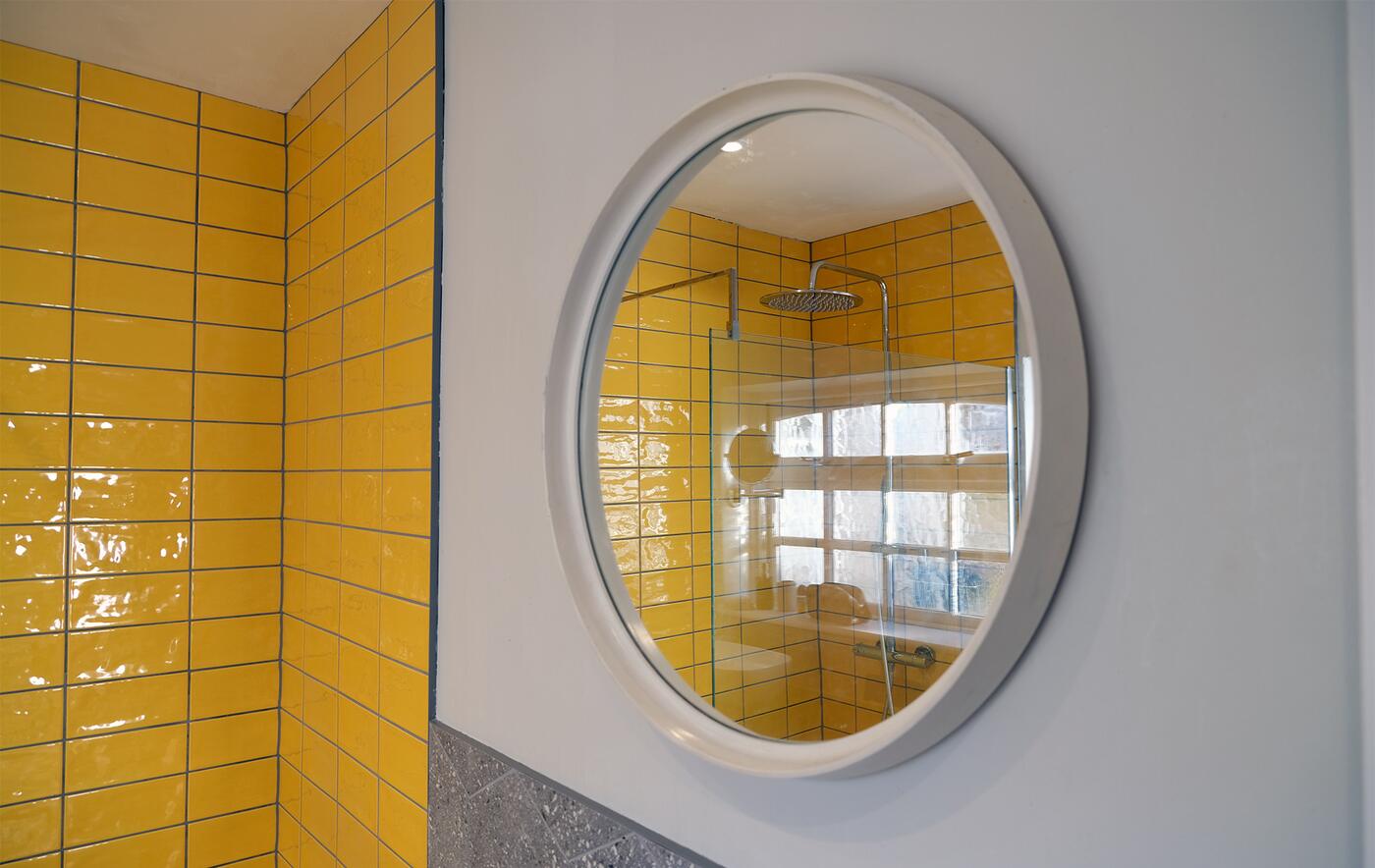 Yellow tiles in the shower room